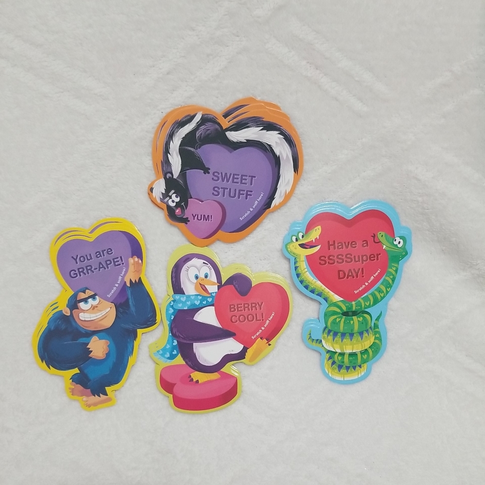 Peaceable Kingdom Valentine's day Cards- scratch & Sniff / pencil slit 28cards